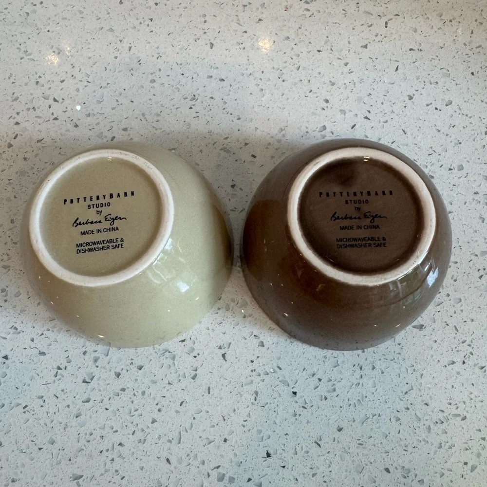 Set of 2 Pottery Barn Brown and Tan Berry Bowls